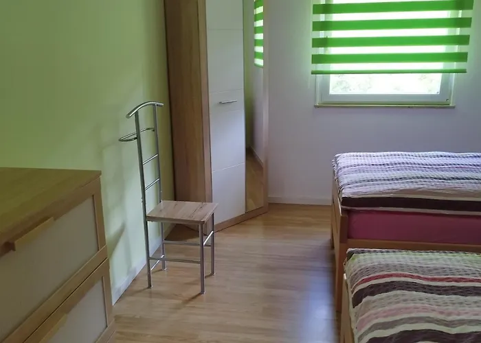 An Der Klosterruine Mit Kostenfreien Parkplatz Und Wlan Paulinzella